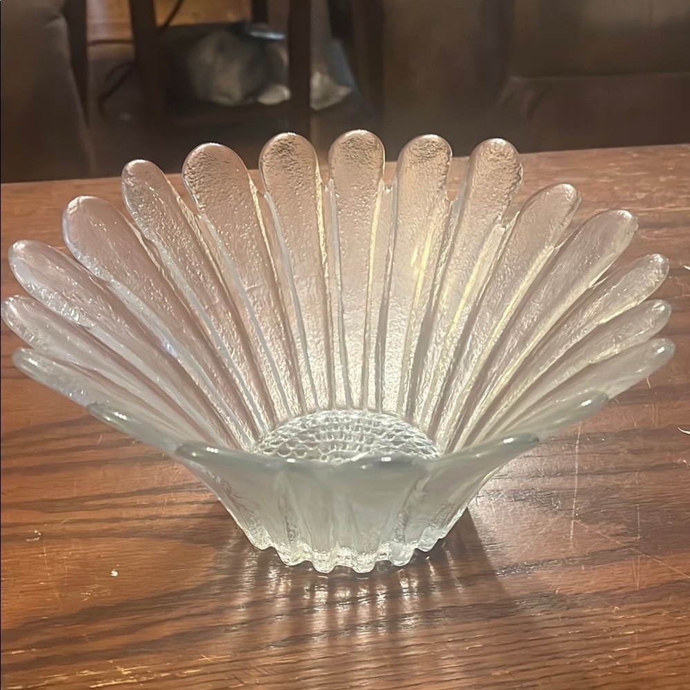 Benko Vintage Daisy Elegant Clear Glass Serving Bowl - Picture 1 of 1